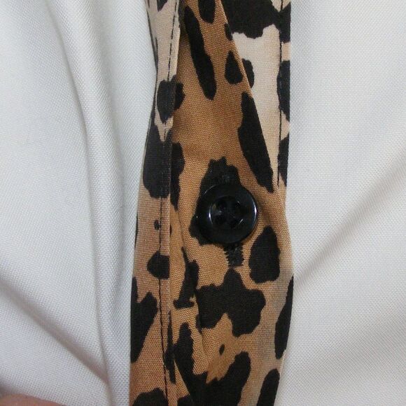 CHICO'S Top, 1/M, White, NO Iron, Leopard Accents, 3/4 sleeves, hidden buttons - Picture 8 of 13